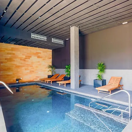 3 Bedroom Stunning In Apartment *