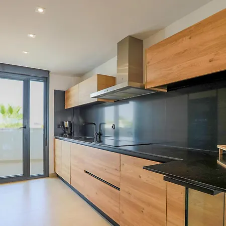 Apartment 3 Bedroom Stunning In