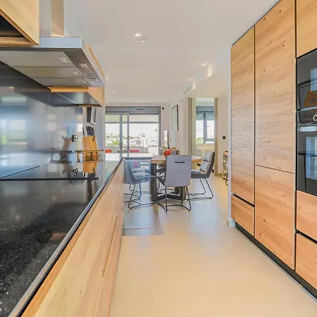 Apartment 3 Bedroom Stunning In
